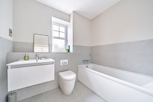 Main Bathroom- click for photo gallery